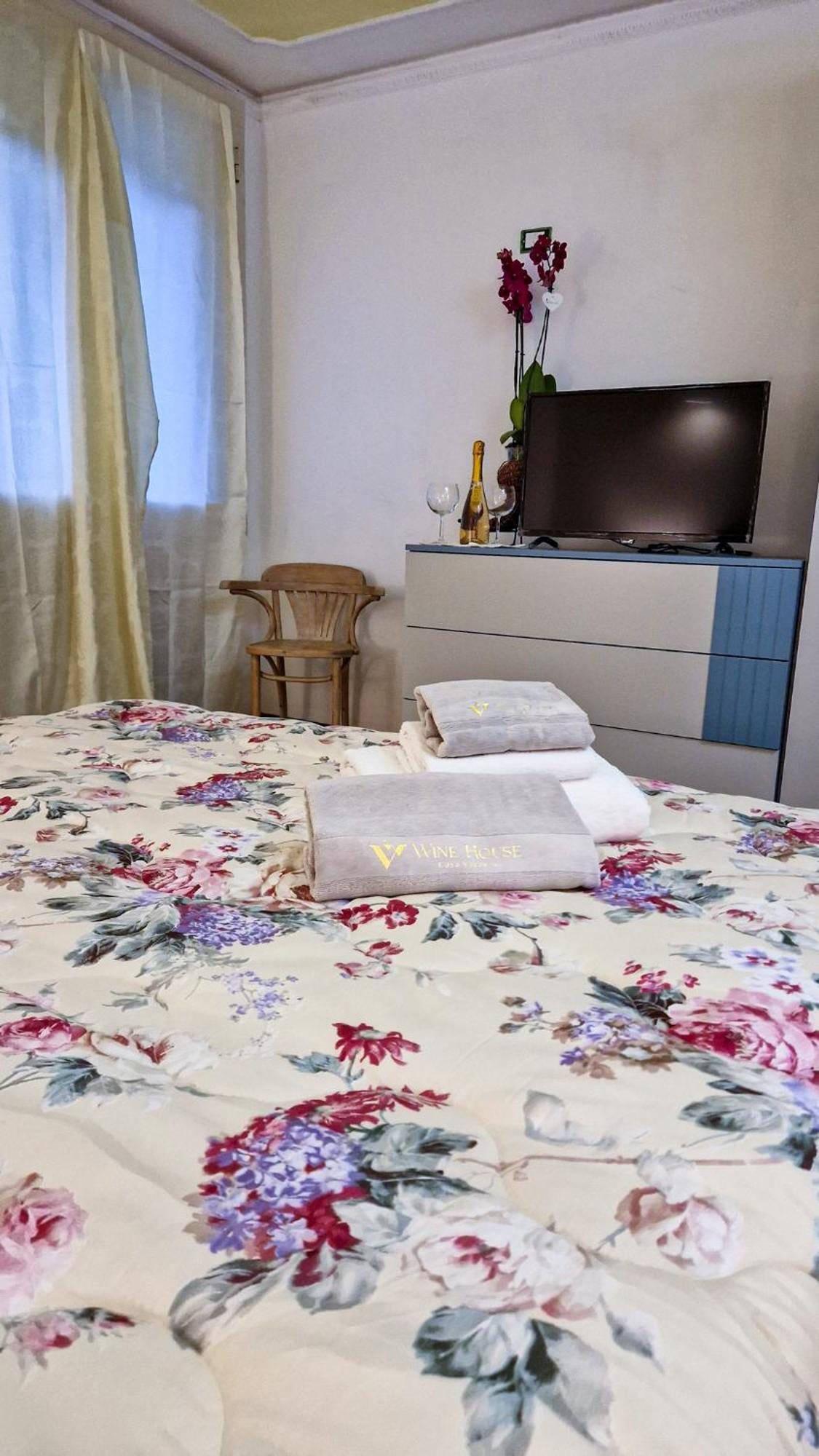 Wine House Bed & Breakfast Capannori Bagian luar foto